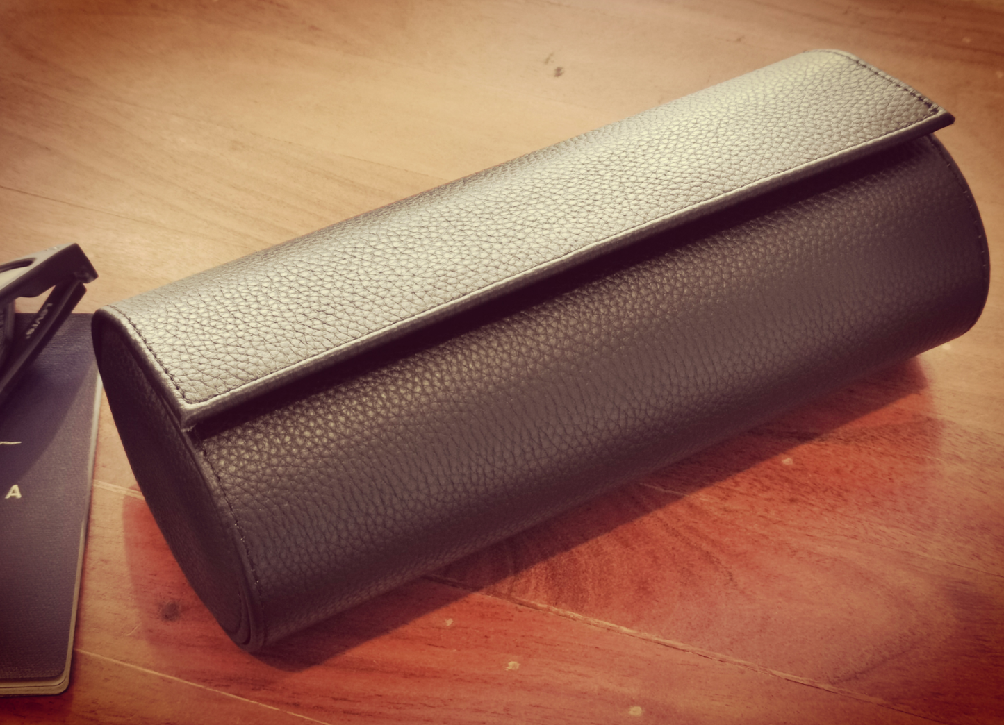 Genuine Full-Grain Leather 3-Slot Watch Roll – Black / Red Travel Case
